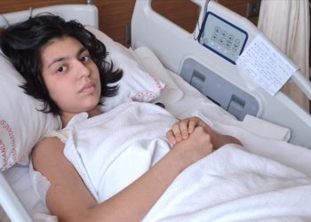 Enkazdan kurtulan Elif Naz, zor günleri “başa çıkma kartı”yla atlatmaya çalışıyor