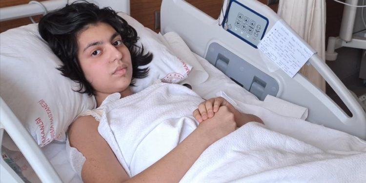 Enkazdan kurtulan Elif Naz, zor günleri “başa çıkma kartı”yla atlatmaya çalışıyor