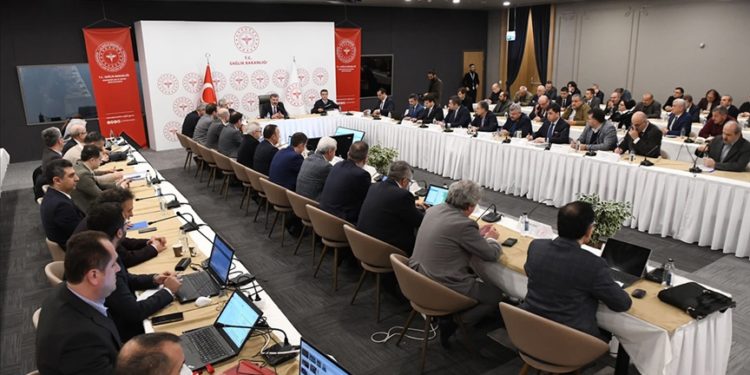 Sağlık Bakanı Koca, İstanbul'daki kamu hastanelerinin başhekimleriyle bir araya geldi