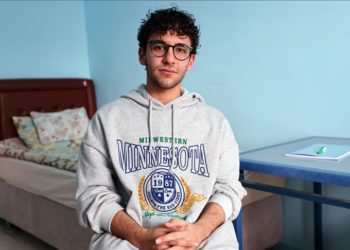 Enkazdan kurtarıldığında kitaplarını soran öğrenci, tıp fakültesini hedefliyor