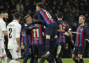 Kral Kupası’nda Real Madrid’i deplasmanda yenen Barcelona final için avantaj sağladı