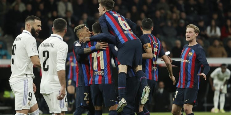 Kral Kupası’nda Real Madrid’i deplasmanda yenen Barcelona final için avantaj sağladı