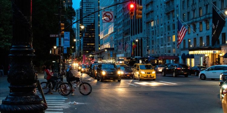 ABD'de işsizlik maaşı başvuruları beklentileri aştı