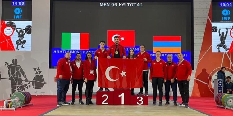 Milli halterci Sami Baki, yıldızlarda dünya şampiyonu oldu