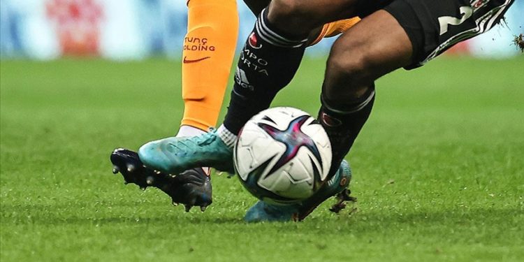 Beşiktaş, Galatasaray maçı hakeminin yapay zekayla atanmasını talep etti