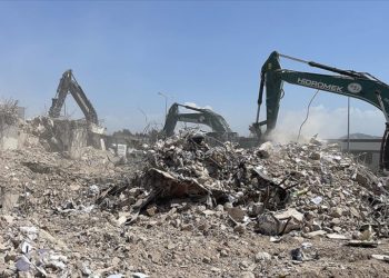 Hatay’da bina yıkım ve enkaz kaldırma çalışmaları 72 mahallede sürecek