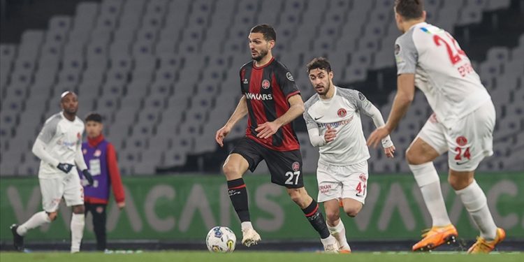 Fatih Karagümrük sahasında Ümraniyespor’u yendi
