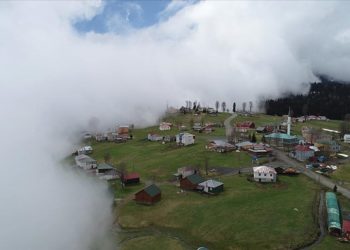 Bulutlara komşu Hıdırnebi Yaylası'nda baharda yeşilin her tonunu görmek mümkün