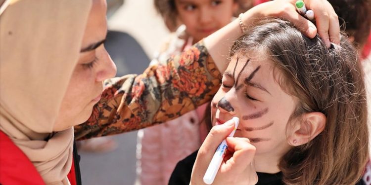 Adıyaman'da kırsalda yaşayan depremzede çocukların yüzü sosyal aktivitelerle gülüyor