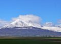 Ağrı'daki Kösedağ'ın zirvesi ilkbaharda karla kaplandı
