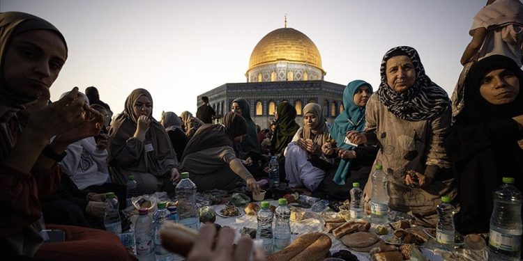 Kudüs’te bir ramazan geleneği: Mescid-i Aksa’daki iftar sofraları