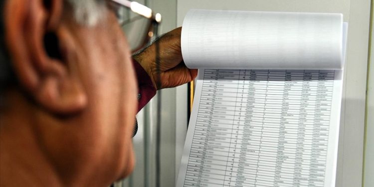 Seçmen listeleri askıdan indirildi