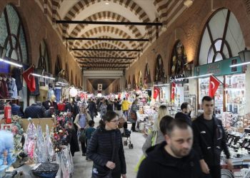 Edirne'de tarihi çarşılarda bayram hareketliliği