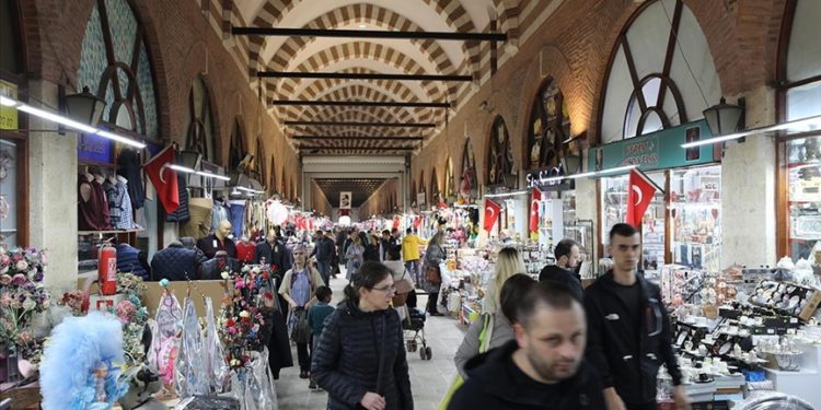 Edirne'de tarihi çarşılarda bayram hareketliliği