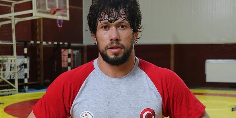 Milli güreşçi Selçuk Can, Avrupa Şampiyonası'nda "çifte bayram" yaşatmak istiyor