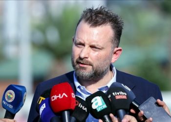 ‘Fenerbahçe iki kulvarda yoluna devam ediyor’