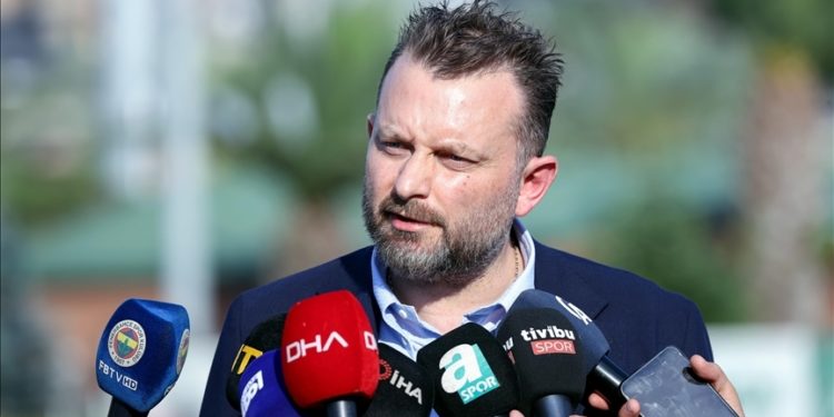 ‘Fenerbahçe iki kulvarda yoluna devam ediyor’