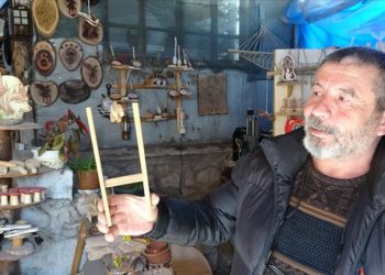 Hobisini mesleğe dönüştüren ahşap ustası ürünleri yurt dışına da gönderiyor