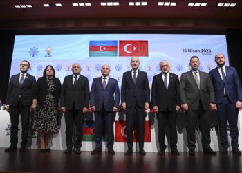 İktidardaki Yeni Azerbaycan Partisinden AK Parti’ye destek ziyareti