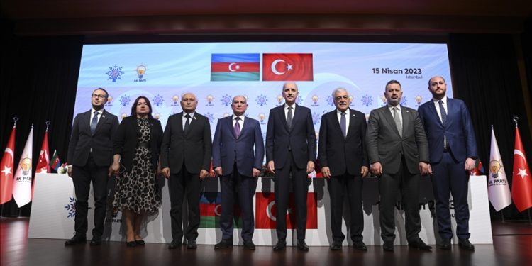 İktidardaki Yeni Azerbaycan Partisinden AK Parti’ye destek ziyareti