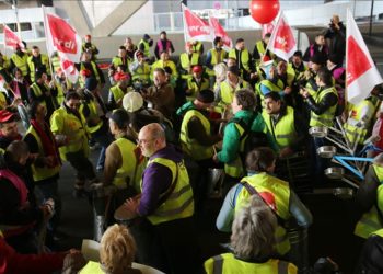 Almanya'da sendikalar enerji alanındaki özel sektör çalışanlarını greve çağırdı