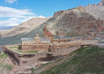 İshak Paşa Sarayı’nın Ramazan Bayramı’ndaki ziyaretçi sayısı 8 bine yaklaştı