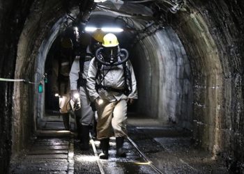 “Kömür karası eller” ekmek parasını yerin metrelerce altından çıkarıyor