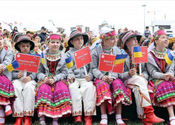 Farklı ülkelerden çocuklar TRT’nin 23 Nisan Çocuk Şenliği’nde buluştu