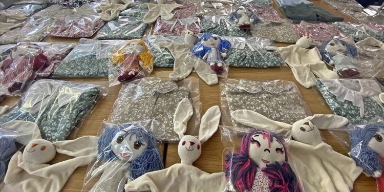 Depremzede çocukların bayramlığı olgunlaşma enstitüsünden