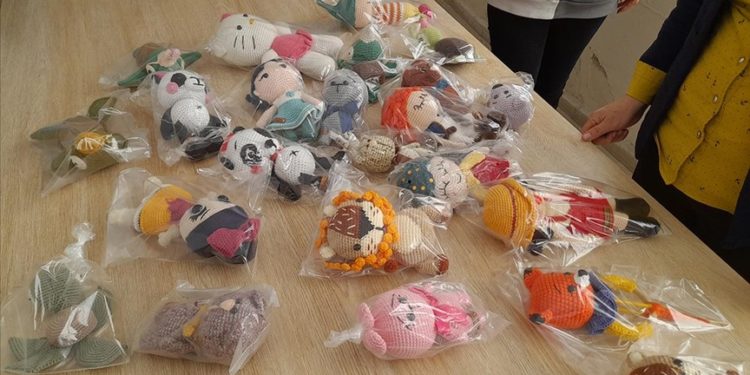 Muğla'da el emeğiyle hazırlanan oyuncaklar depremzede çocukların yüzünü güldürecek