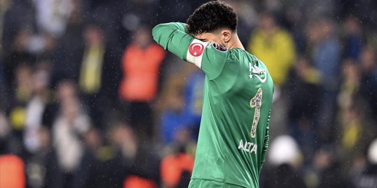 Fenerbahçe'de Altay Bayındır, sakatlığı nedeniyle MKE Ankaragücü maçında oynayamayacak