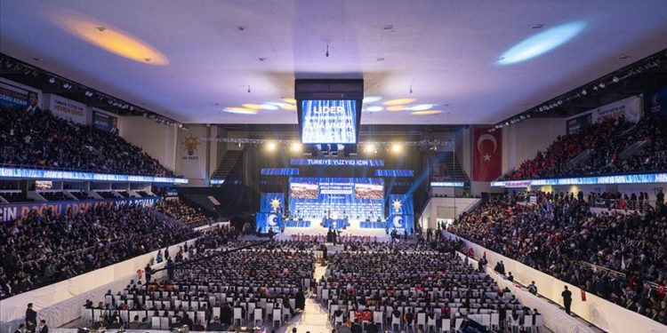 AK Parti seçim beyannamesini açıkladı