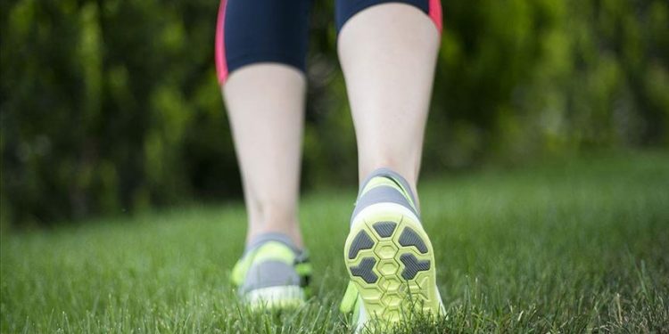 Kalp sağlığını korumak için egzersiz ve yürüyüş yapıp sigaradan uzak durun