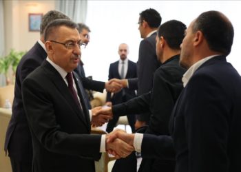 Cumhurbaşkanı Yardımcısı Oktay, KKTC’de “Şampiyon Melekler”in aileleriyle görüştü