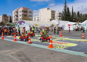 Adıyaman'da jandarma ekipleri depremzede çocuklara trafik eğitimi verdi