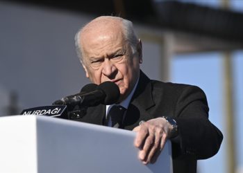 Hizmeti karalayarak bir yerlere varmak isteyenlere fırsat verdirmemek lazım