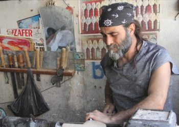 Hataylı depremzede torna ustası 36 yıllık ekmek teknesinde üretimi sürdürüyor