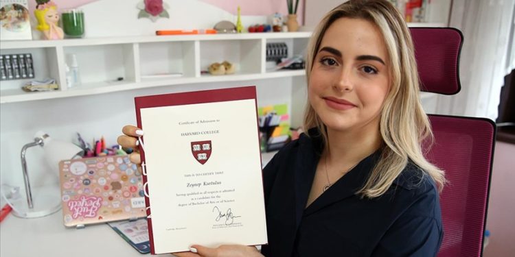 Hedeflerinin peşinden koştu, Harvard Üniversitesine tam burslu kabul edildi