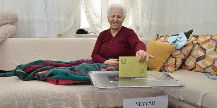 Seyyar sandıkta oy kullanacak seçmenin başvurusu için son gün