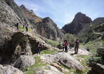 Tunceli’de ilkbaharın gelişiyle tarih ve doğa gezileri başladı