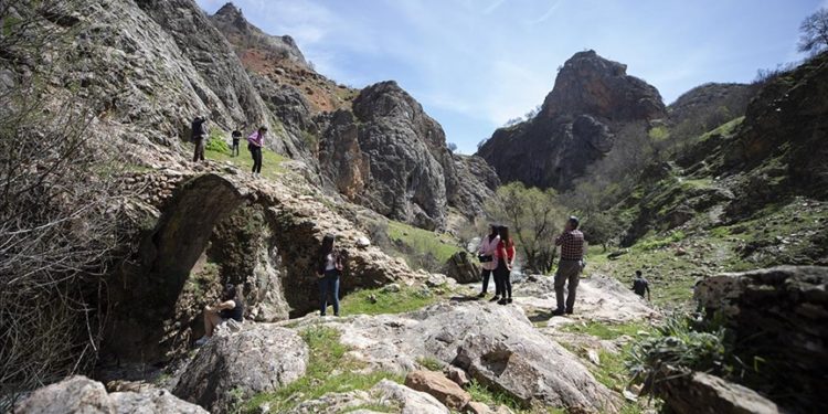 Tunceli’de ilkbaharın gelişiyle tarih ve doğa gezileri başladı