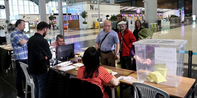 İstanbul Havalimanı’nda oy verme işlemi başladı