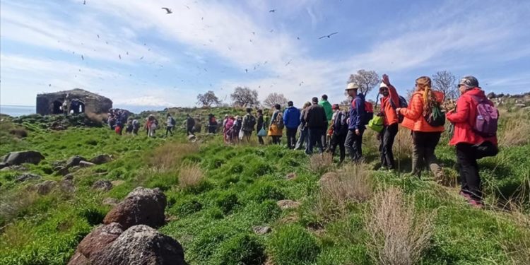 Van'da doğaseverler Adır Adası ve Amik Kalesi'ni gezdi