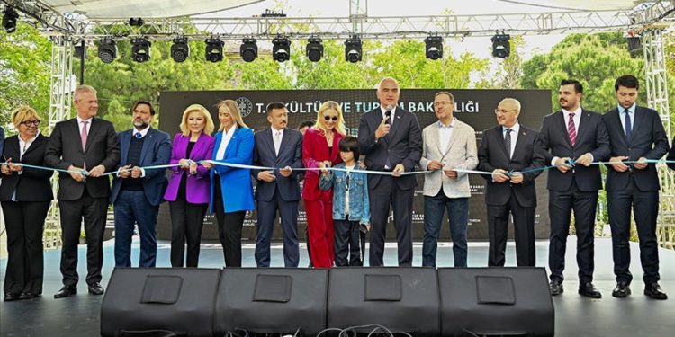 İzmir Kültür Sanat Fabrikası hizmete açıldı