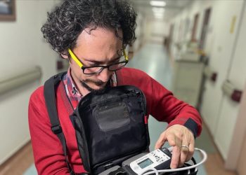 Oğlunun doğduğu gün yapay kalple hayata tutundu