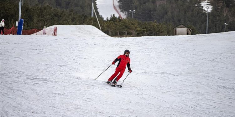 Kayak merkezlerinde en fazla kar kalınlığı 123 santimetreyle Palandöken'de ölçüldü