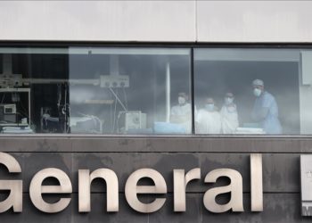 İspanya’da yaklaşık 800 bin kişi ameliyat için sıra bekliyor