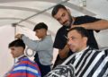Depremzede berber çadırda ekmek mücadelesi veriyor