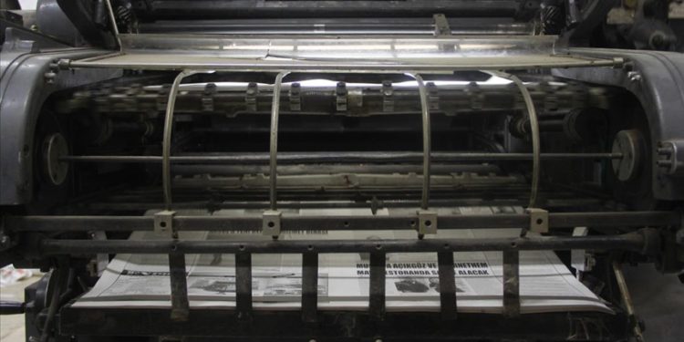 Depremlerde muhabirini, ofisini ve matbaasını kaybeden yerel gazete yeniden baskıda