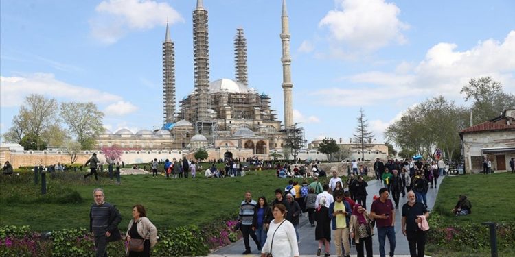 Bayram tatilinde Edirne'ye gelenler, kültürel alanlarda yoğunluk oluşturdu